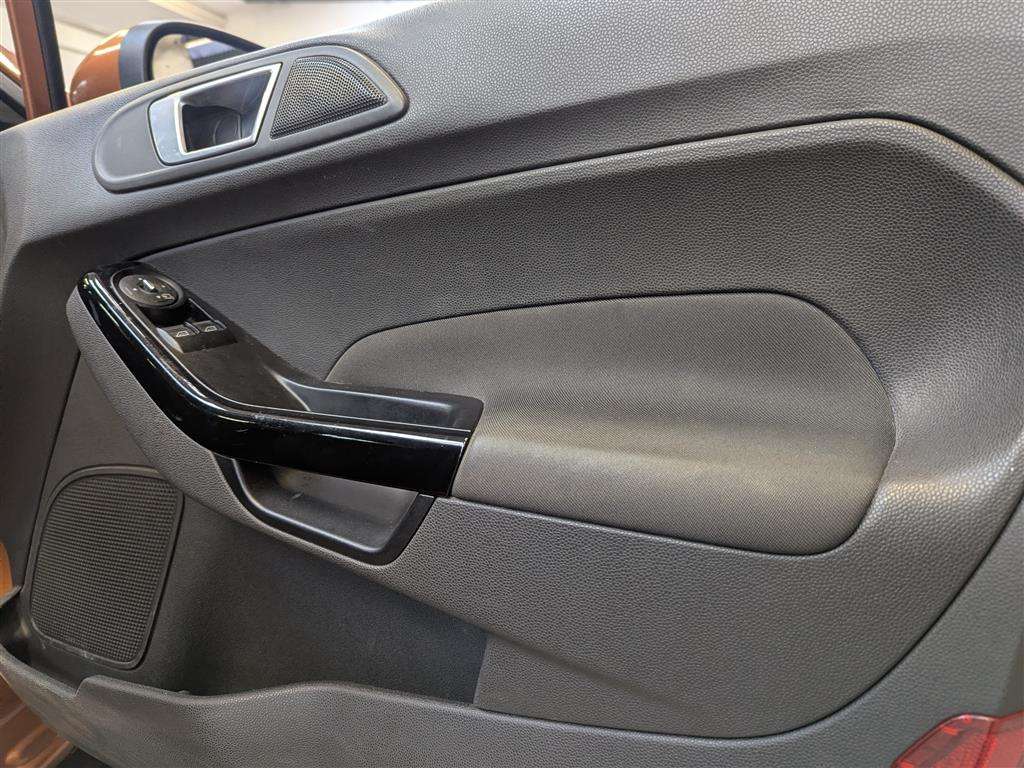 <p>2013 FORD FIESTA ZETEC</p>