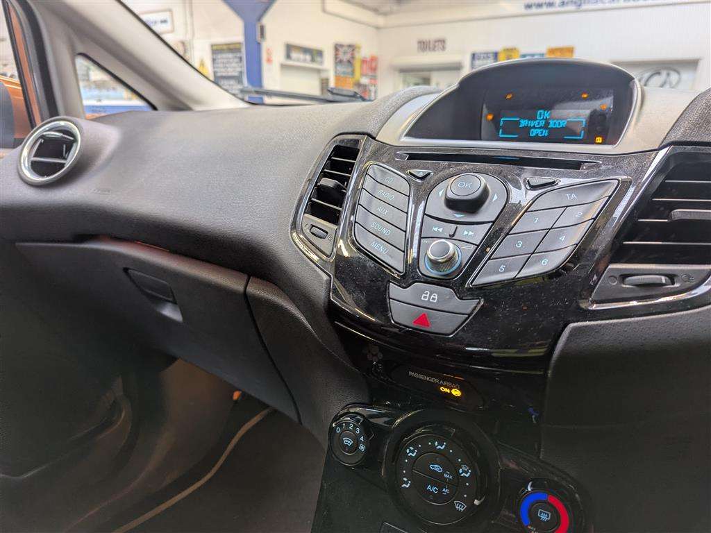 <p>2013 FORD FIESTA ZETEC</p>