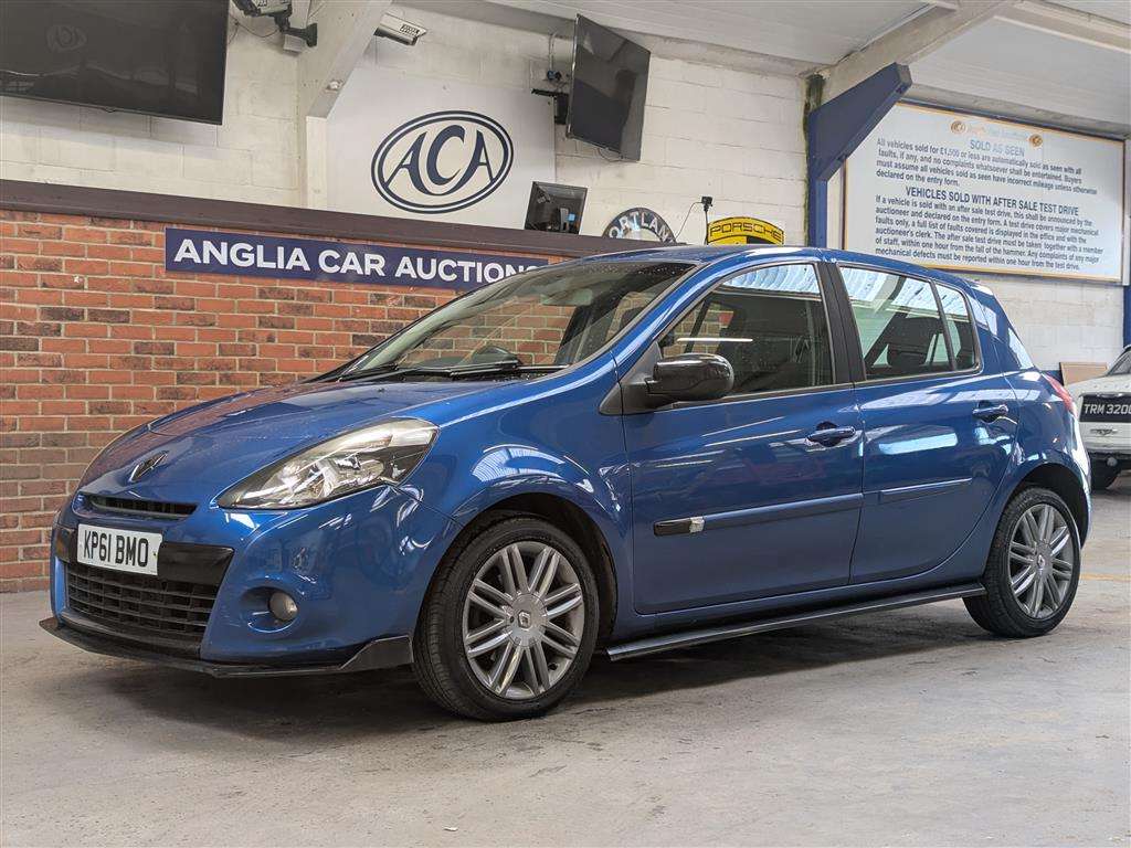 <p>2011 RENAULT CLIO DYNAMIQUE TOMTOM TCE</p>