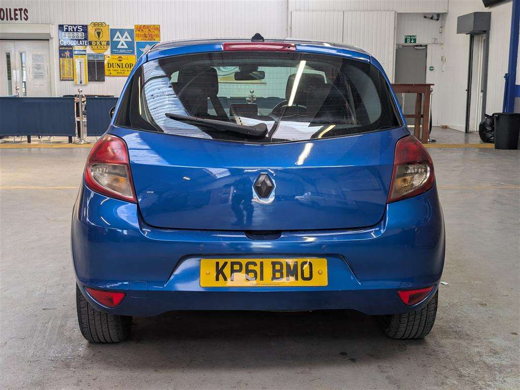 <p>2011 RENAULT CLIO DYNAMIQUE TOMTOM TCE</p>