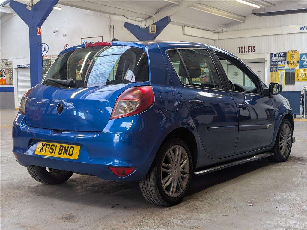 <p>2011 RENAULT CLIO DYNAMIQUE TOMTOM TCE</p>