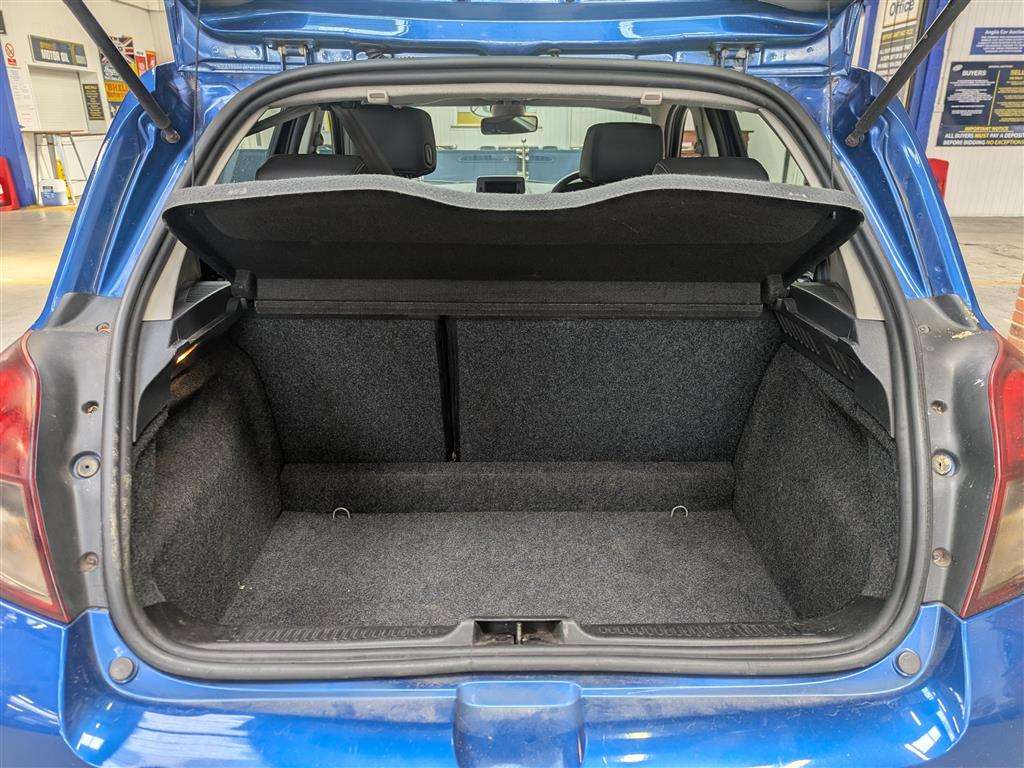 <p>2011 RENAULT CLIO DYNAMIQUE TOMTOM TCE</p>