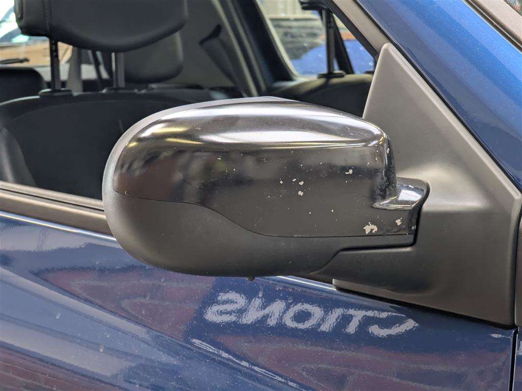 <p>2011 RENAULT CLIO DYNAMIQUE TOMTOM TCE</p>