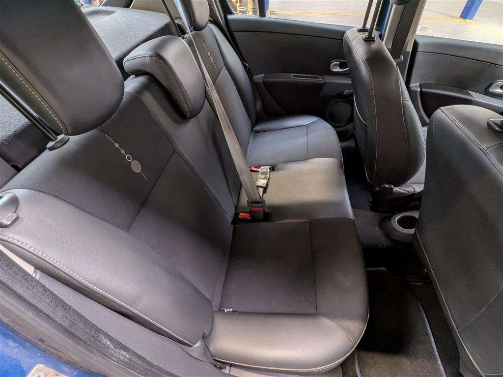 <p>2011 RENAULT CLIO DYNAMIQUE TOMTOM TCE</p>