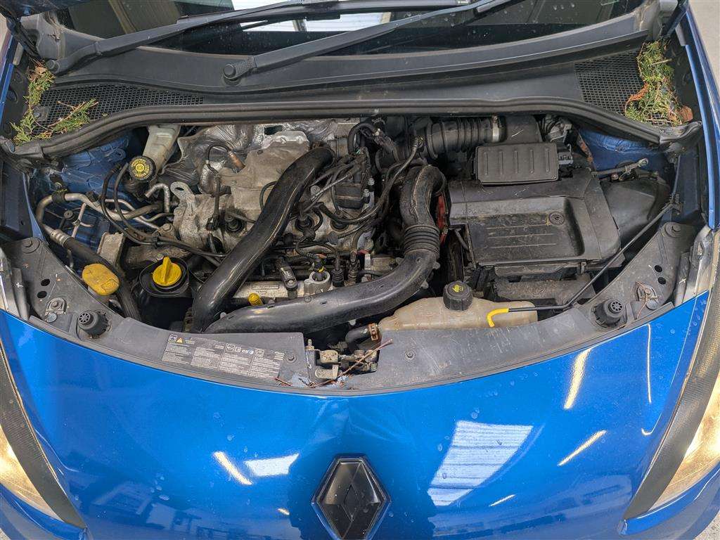 <p>2011 RENAULT CLIO DYNAMIQUE TOMTOM TCE</p>