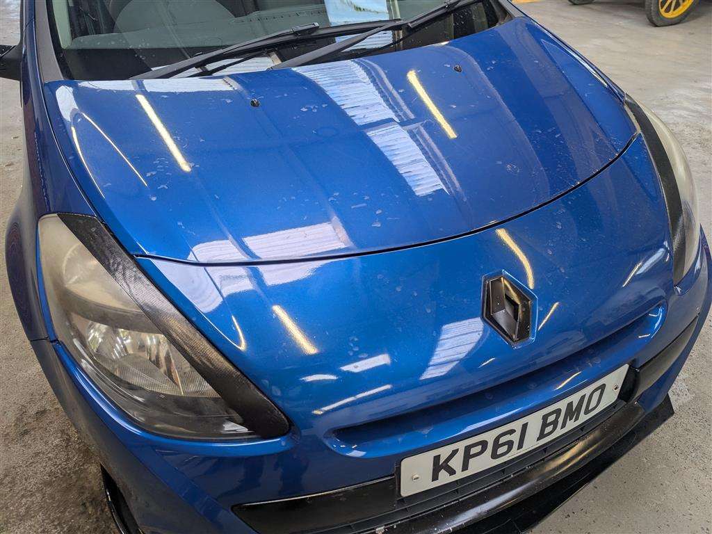 <p>2011 RENAULT CLIO DYNAMIQUE TOMTOM TCE</p>