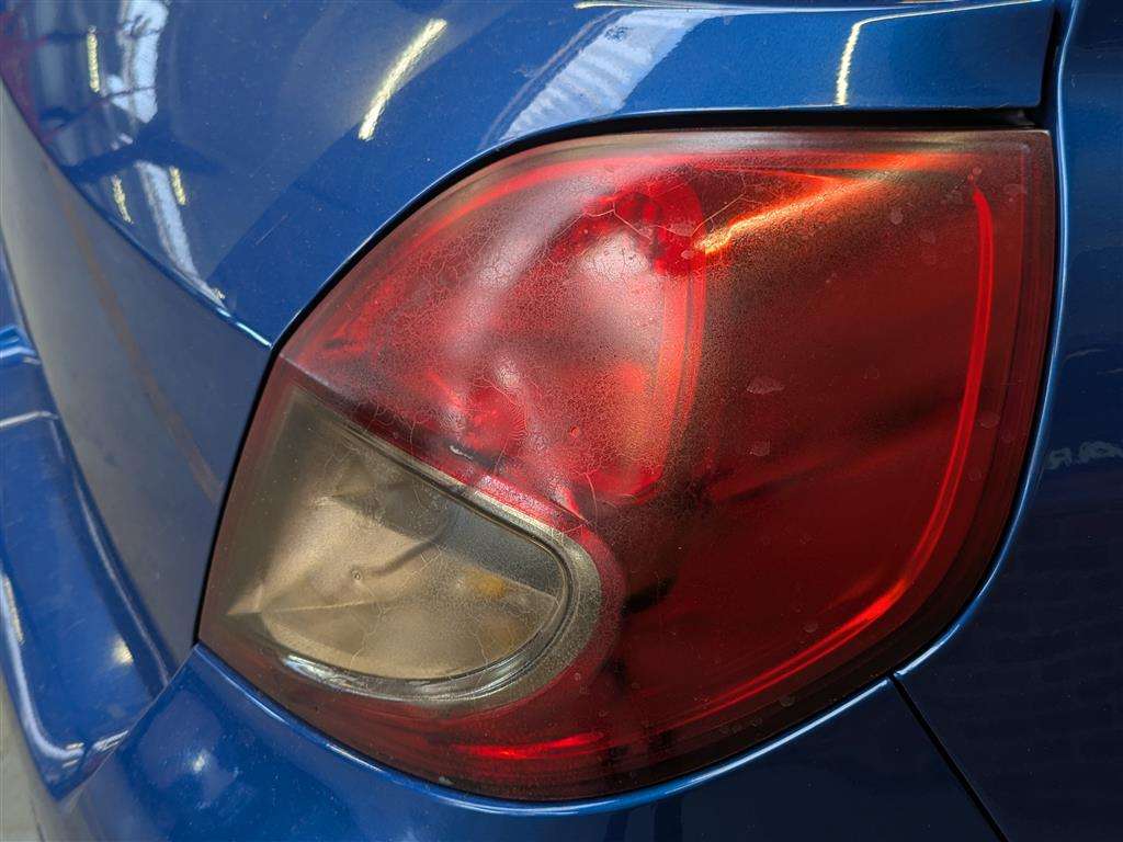 <p>2011 RENAULT CLIO DYNAMIQUE TOMTOM TCE</p>