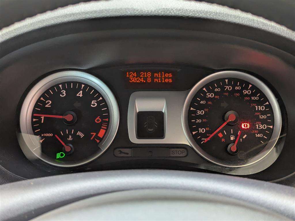 <p>2011 RENAULT CLIO DYNAMIQUE TOMTOM TCE</p>