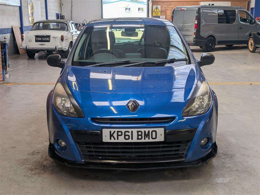 <p>2011 RENAULT CLIO DYNAMIQUE TOMTOM TCE</p>