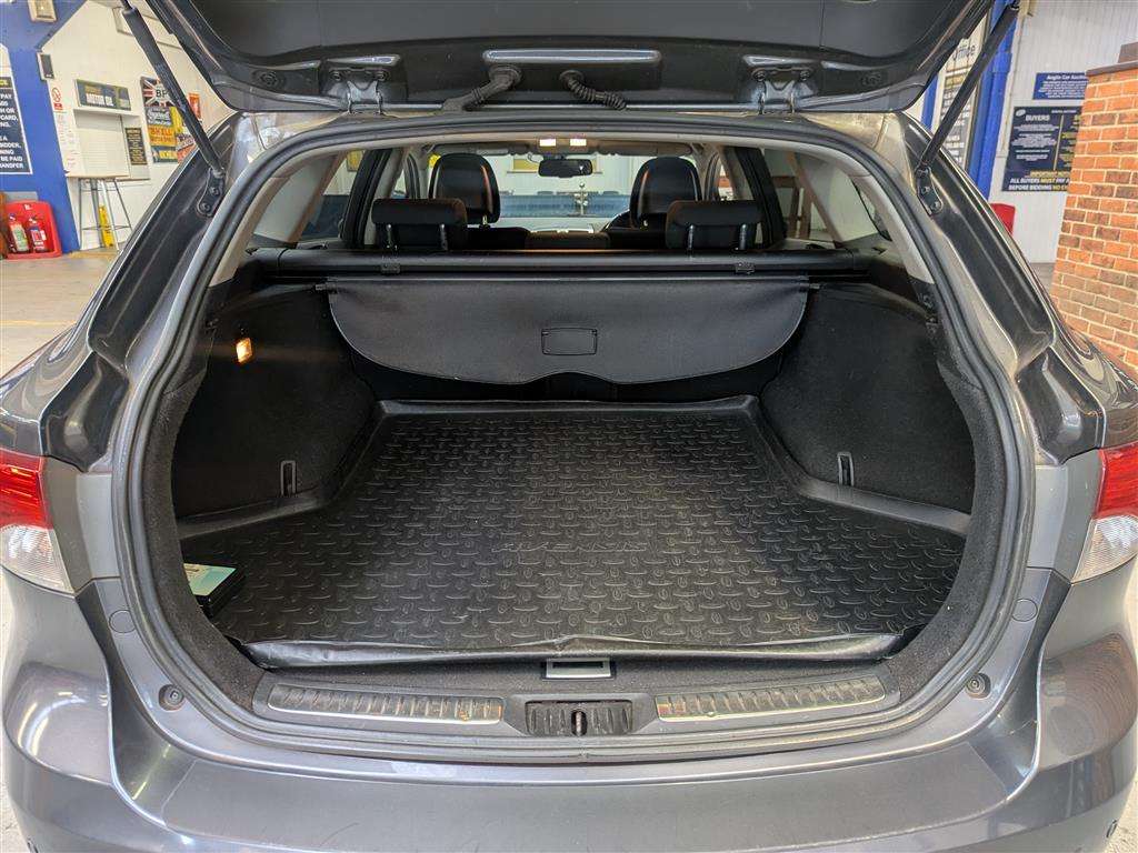 <p>2013 TOYOTA AVENSIS ICON D-4D</p>