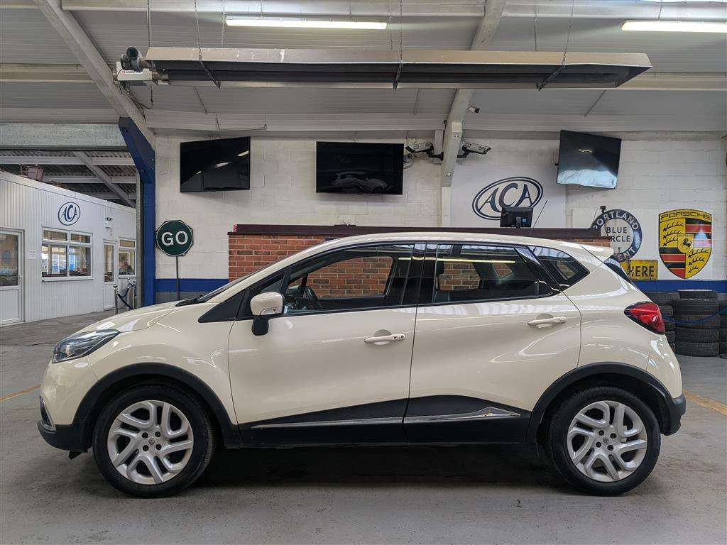 <p>2014 RENAULT CAPTURD-QUE M-NAV ENERGY</p>