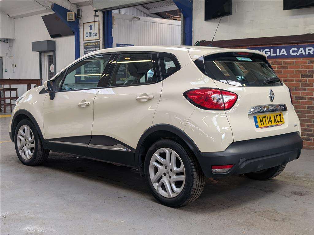 <p>2014 RENAULT CAPTURD-QUE M-NAV ENERGY</p>