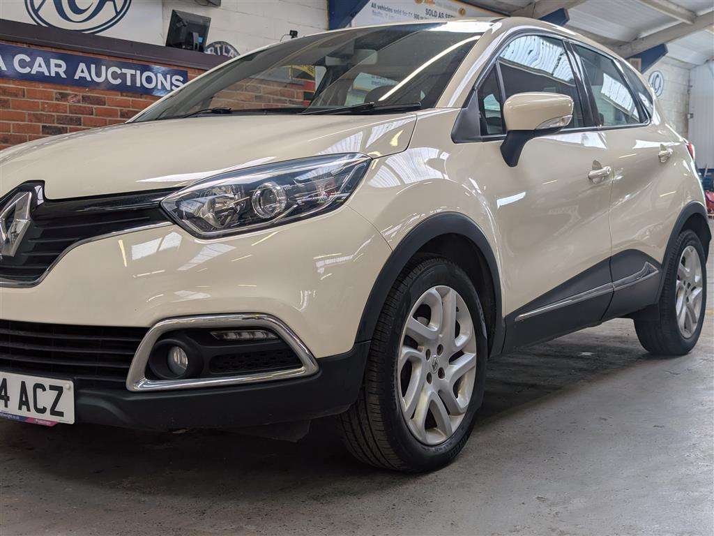 <p>2014 RENAULT CAPTURD-QUE M-NAV ENERGY</p>