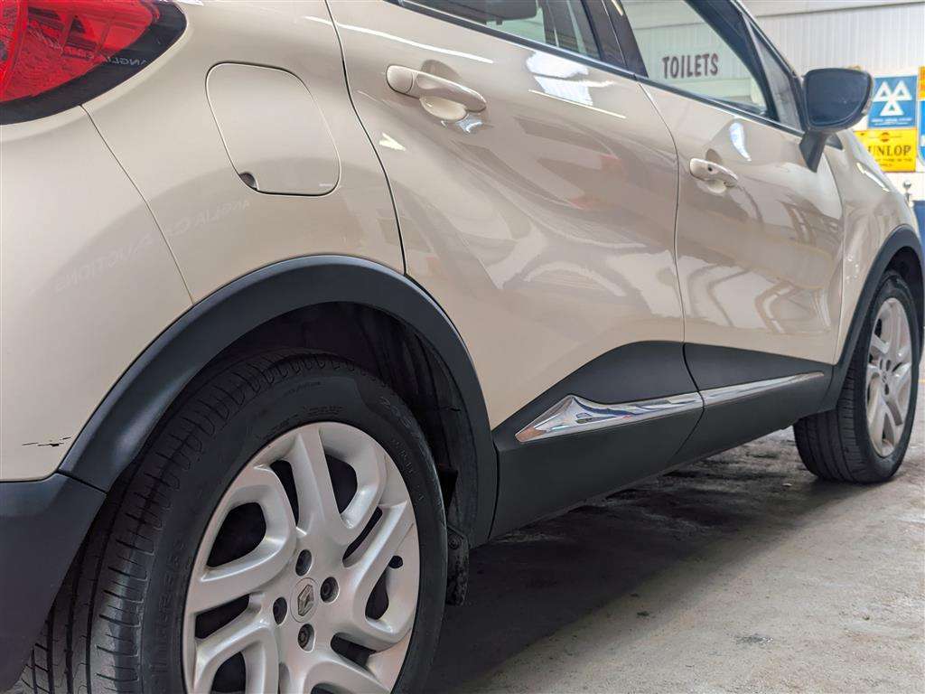 <p>2014 RENAULT CAPTURD-QUE M-NAV ENERGY</p>
