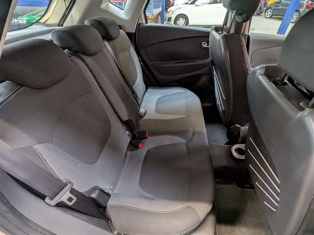 <p>2014 RENAULT CAPTURD-QUE M-NAV ENERGY</p>