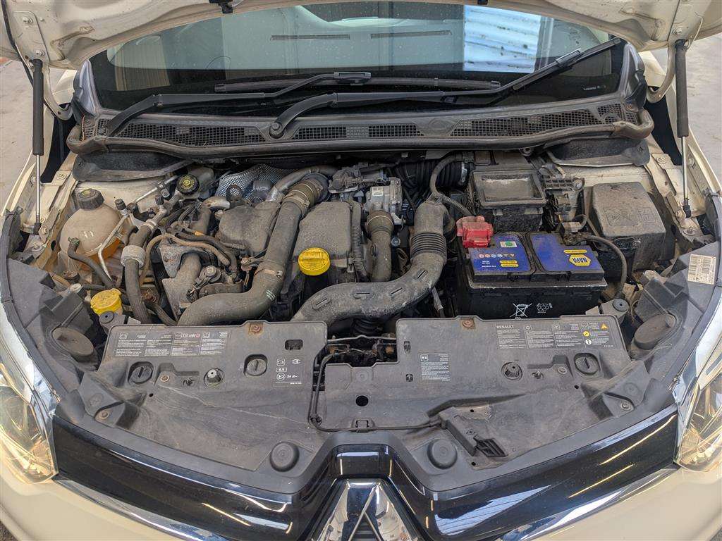 <p>2014 RENAULT CAPTURD-QUE M-NAV ENERGY</p>