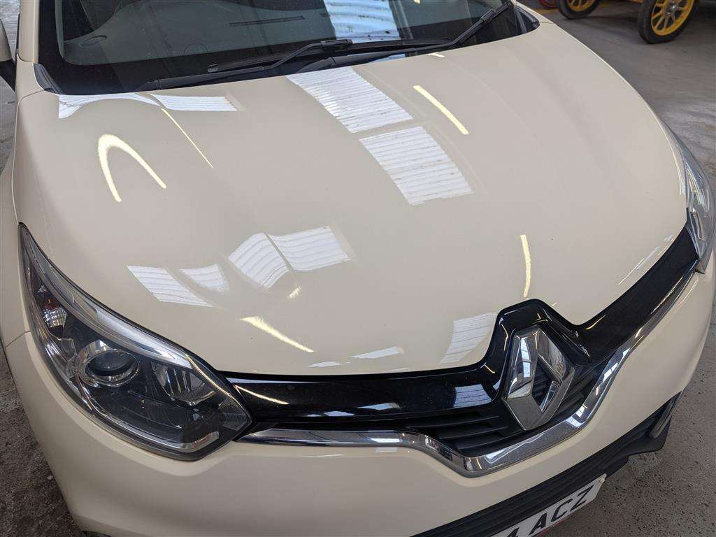 <p>2014 RENAULT CAPTURD-QUE M-NAV ENERGY</p>