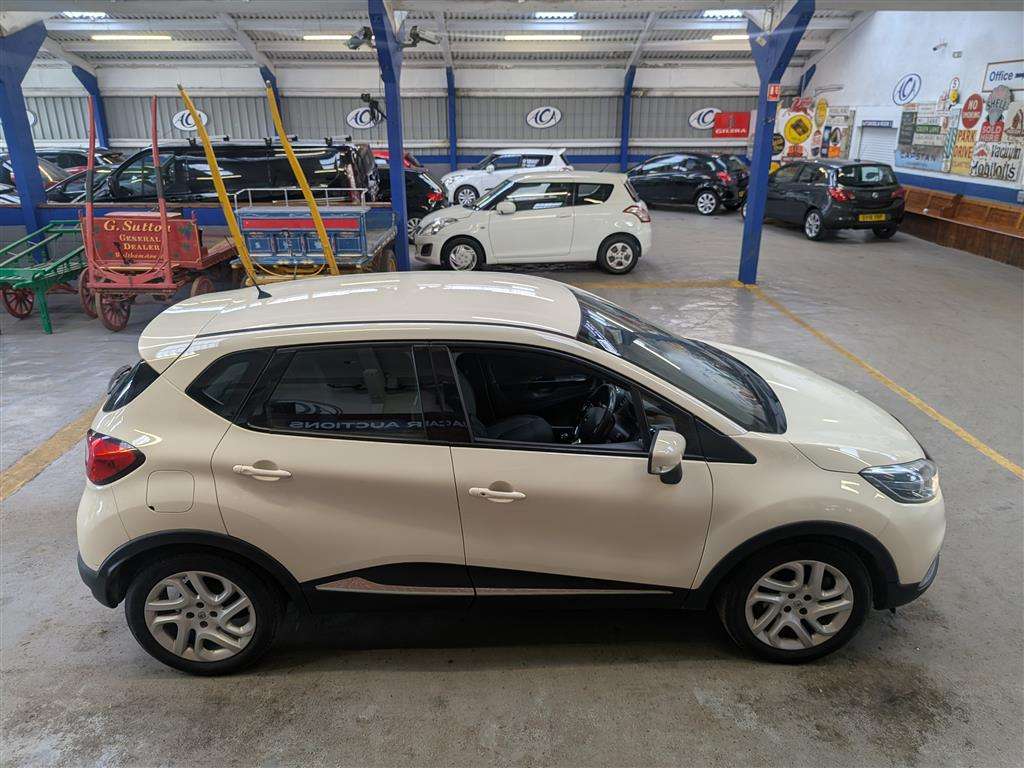 <p>2014 RENAULT CAPTURD-QUE M-NAV ENERGY</p>