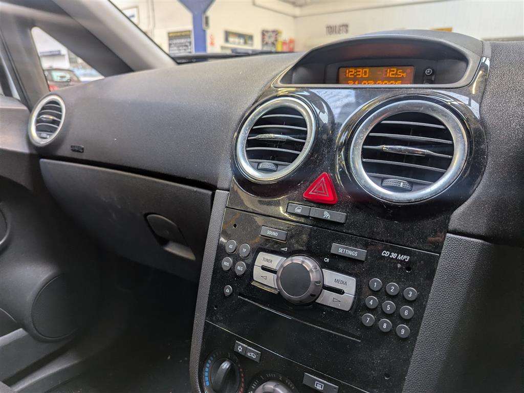 <p>2013 VAUXHALL CORSA SXI AC</p>