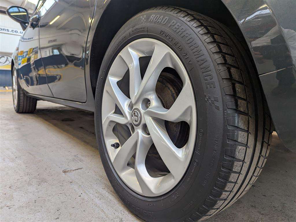 <p>2018 VAUXHALL CORSA SRI</p>