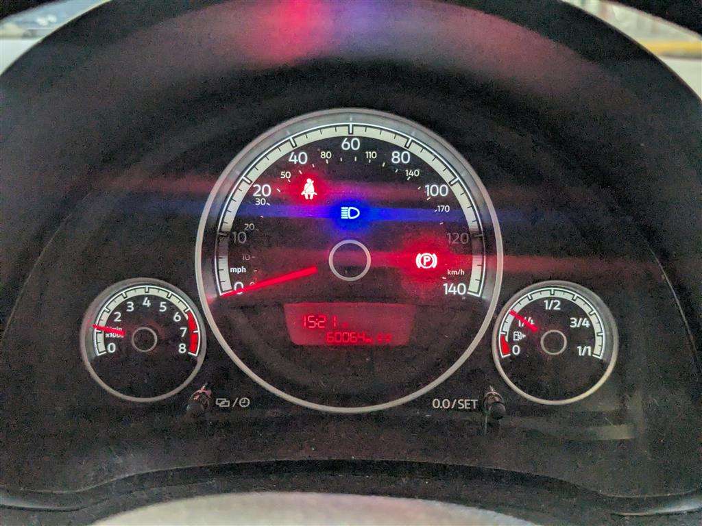 <p>2016 VOLKSWAGEN MOVE UP</p>