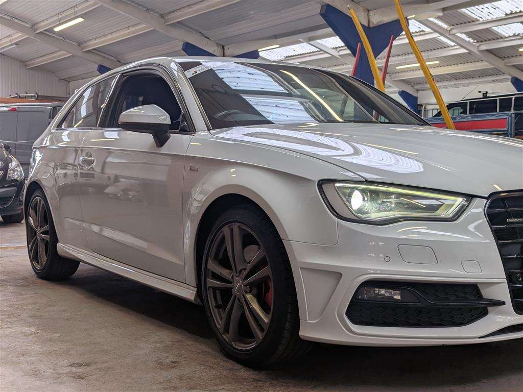 <p>2014 AUDI A3 S LINE TDI QUATTRO S-A</p>