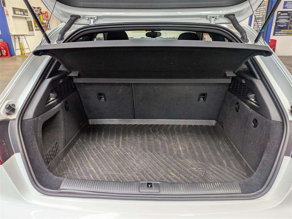 <p>2014 AUDI A3 S LINE TDI QUATTRO S-A</p>