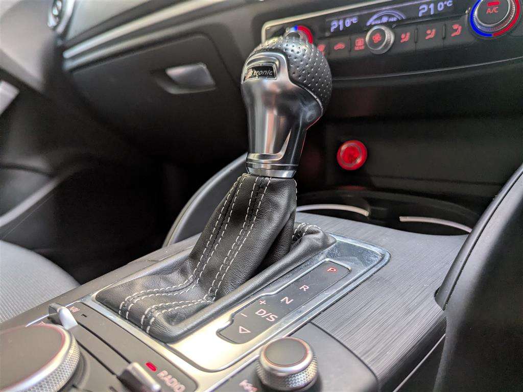 <p>2014 AUDI A3 S LINE TDI QUATTRO S-A</p>