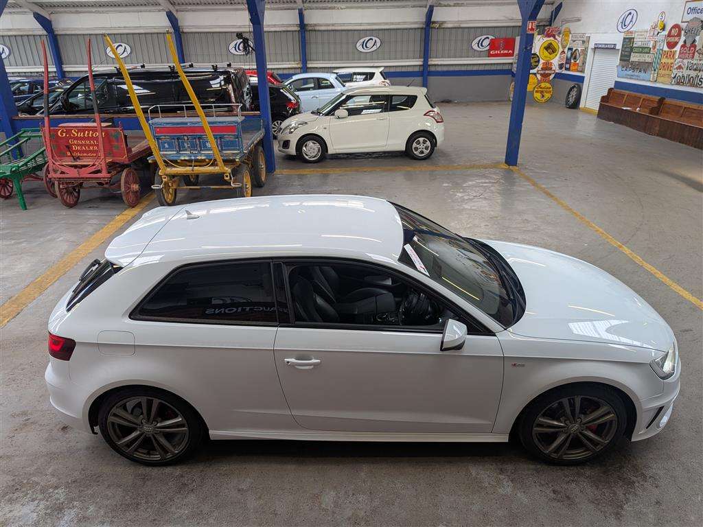 <p>2014 AUDI A3 S LINE TDI QUATTRO S-A</p>