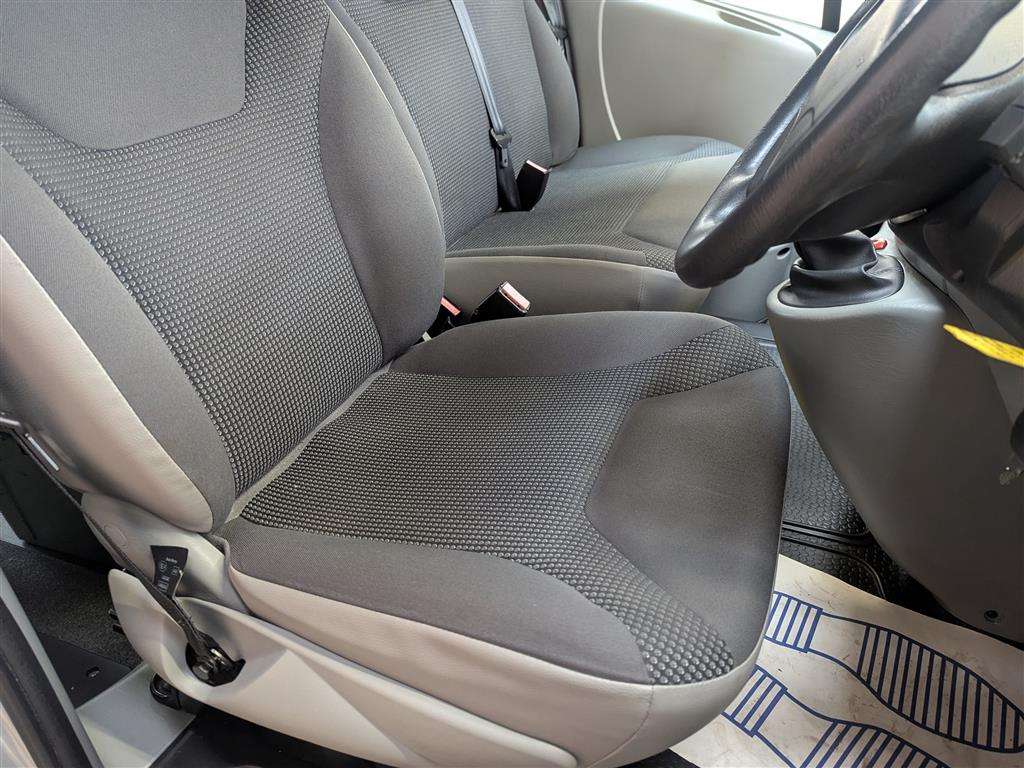 <p>2013 VAUXHALL VIVARO 2900 COMBI CDTI SW W.A.V.</p>