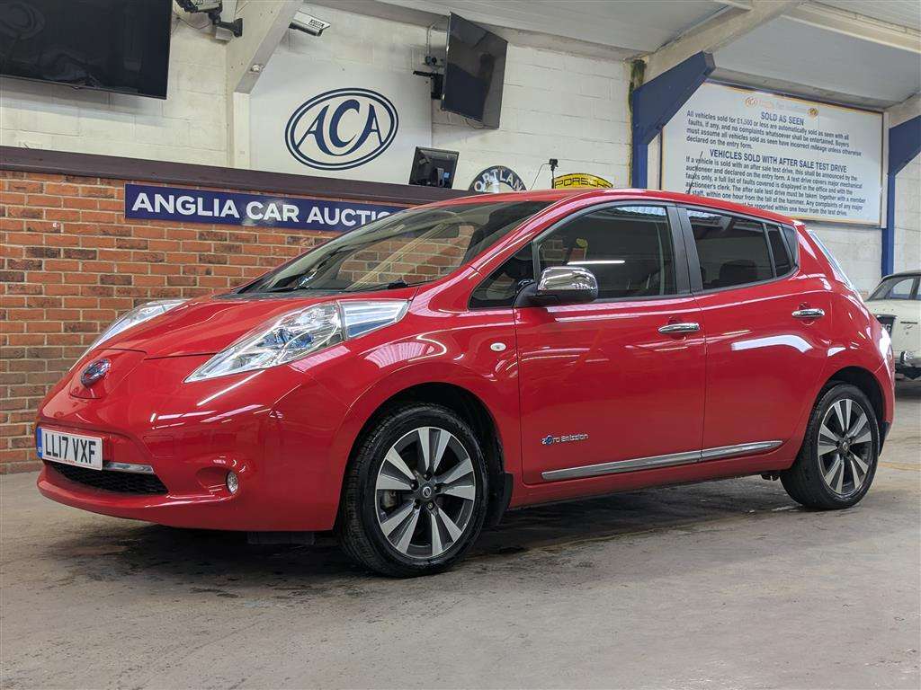 <p>2017 NISSAN LEAF TEKNA 24KWH</p>