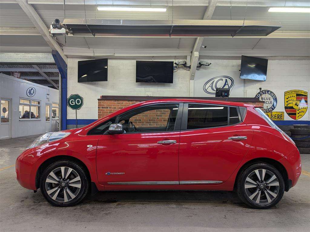 <p>2017 NISSAN LEAF TEKNA 24KWH</p>