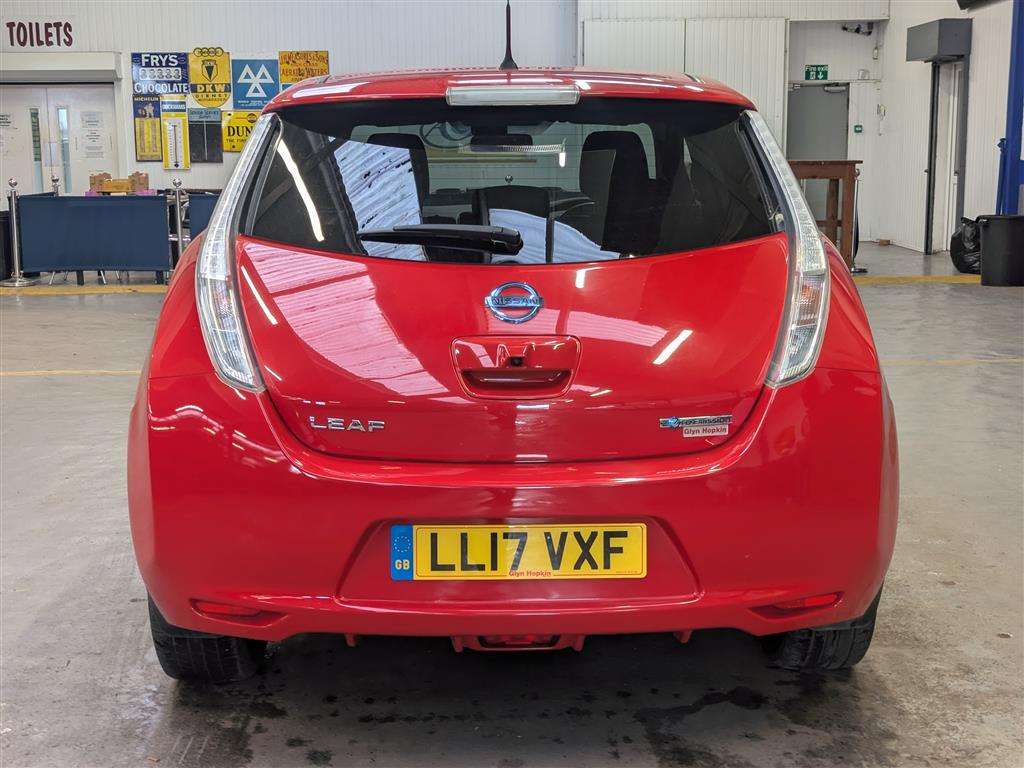 <p>2017 NISSAN LEAF TEKNA 24KWH</p>