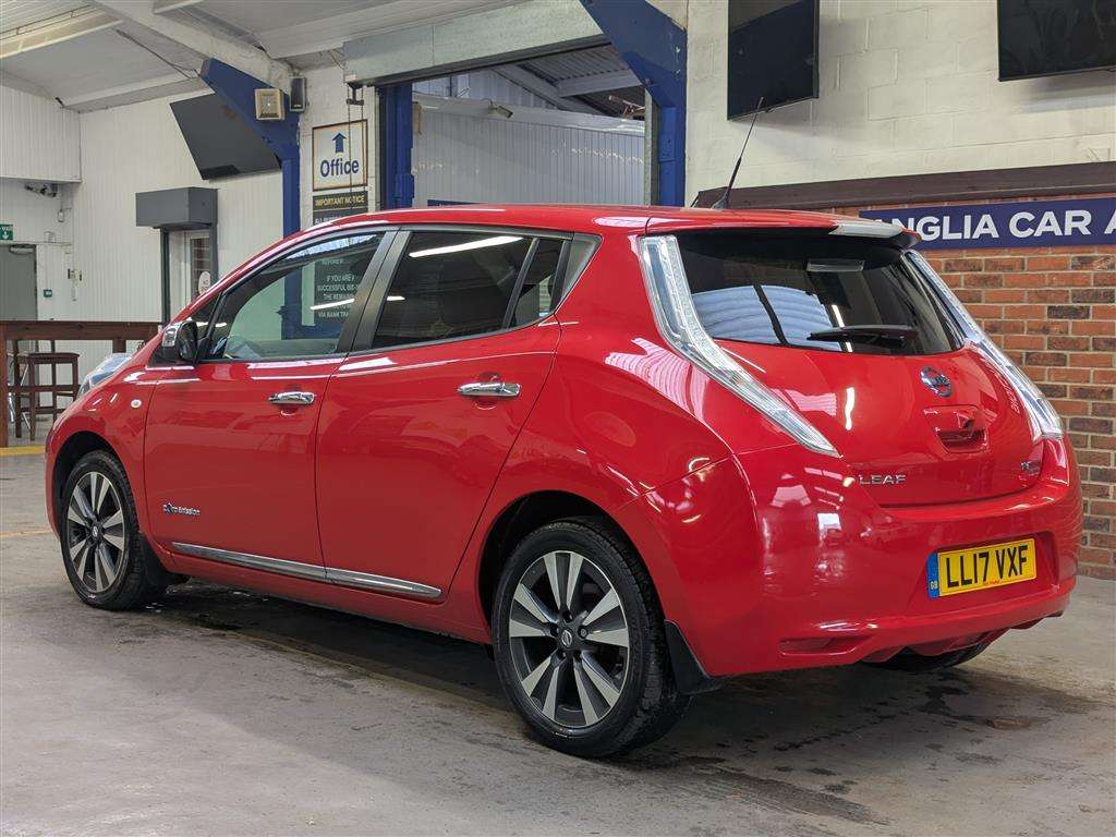 <p>2017 NISSAN LEAF TEKNA 24KWH</p>