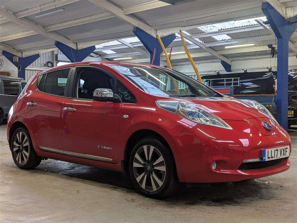 <p>2017 NISSAN LEAF TEKNA 24KWH</p>