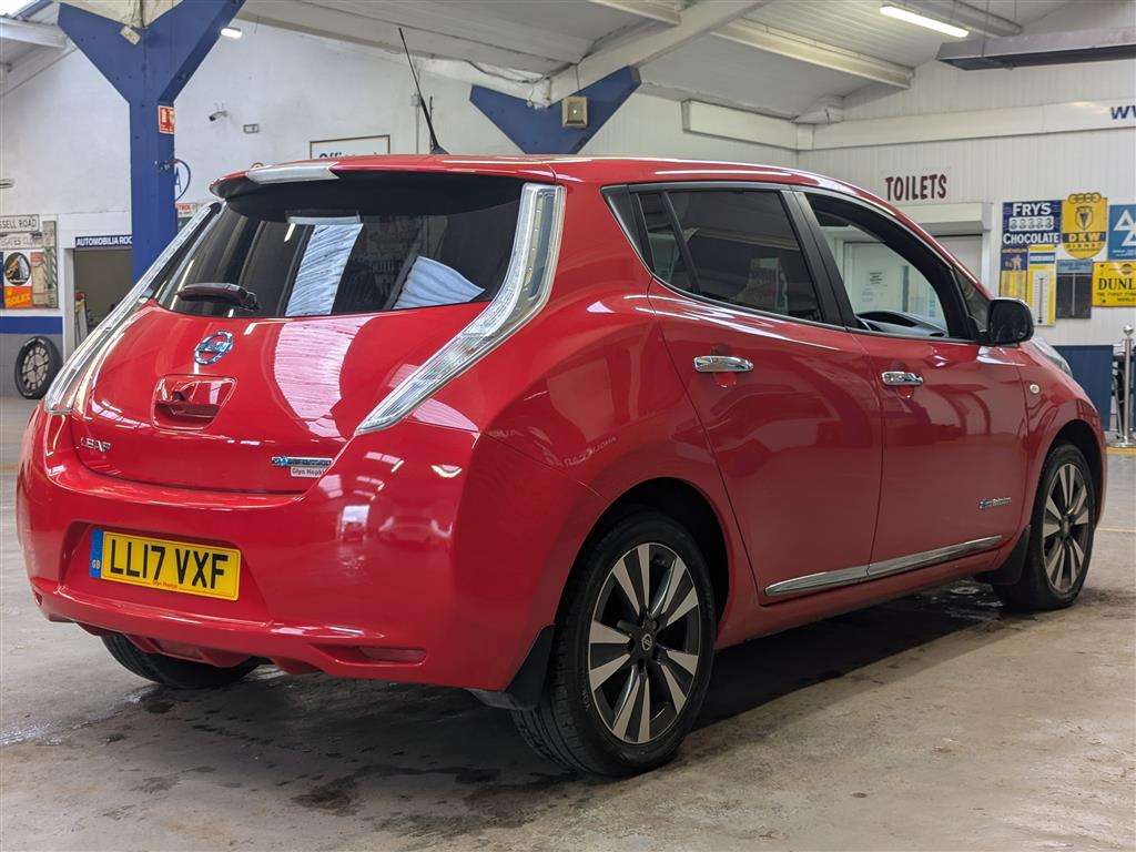 <p>2017 NISSAN LEAF TEKNA 24KWH</p>