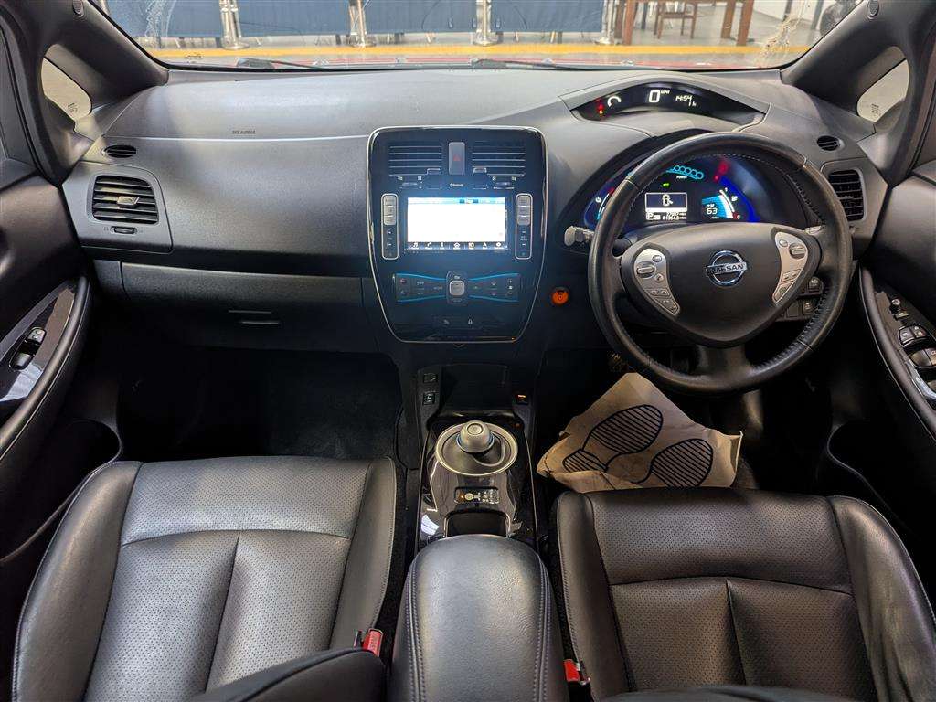 <p>2017 NISSAN LEAF TEKNA 24KWH</p>