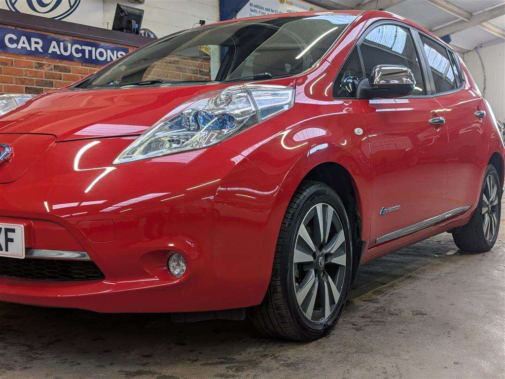 <p>2017 NISSAN LEAF TEKNA 24KWH</p>