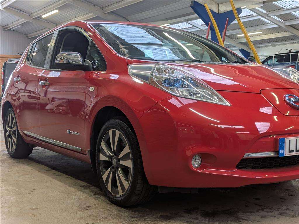 <p>2017 NISSAN LEAF TEKNA 24KWH</p>
