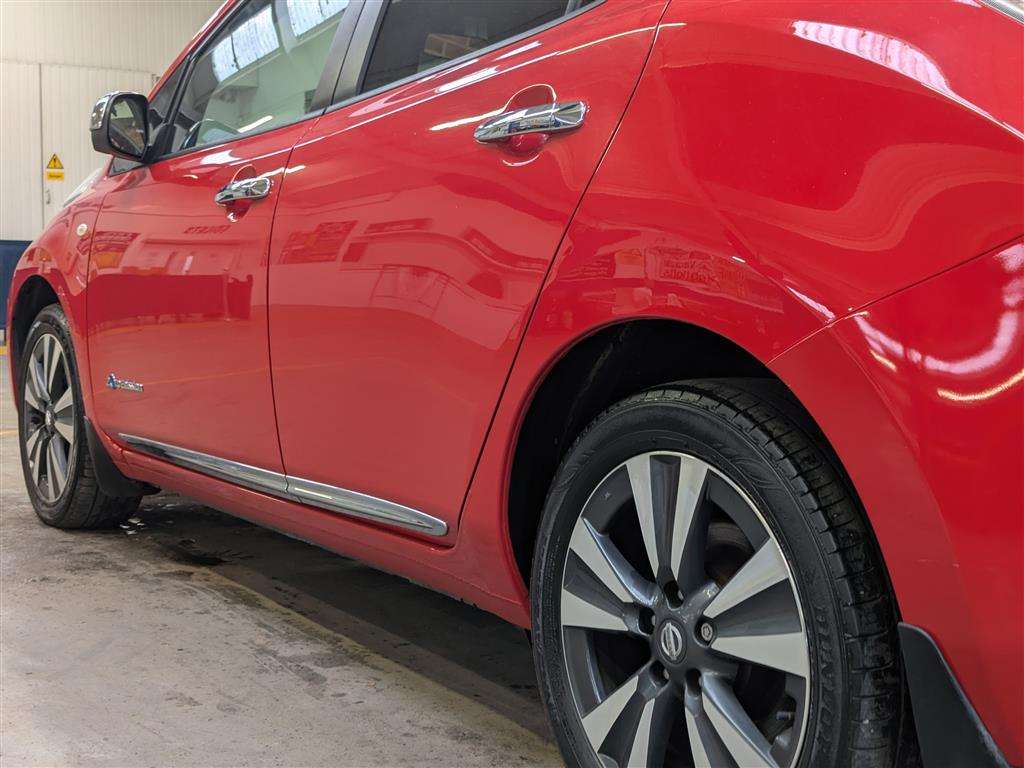 <p>2017 NISSAN LEAF TEKNA 24KWH</p>