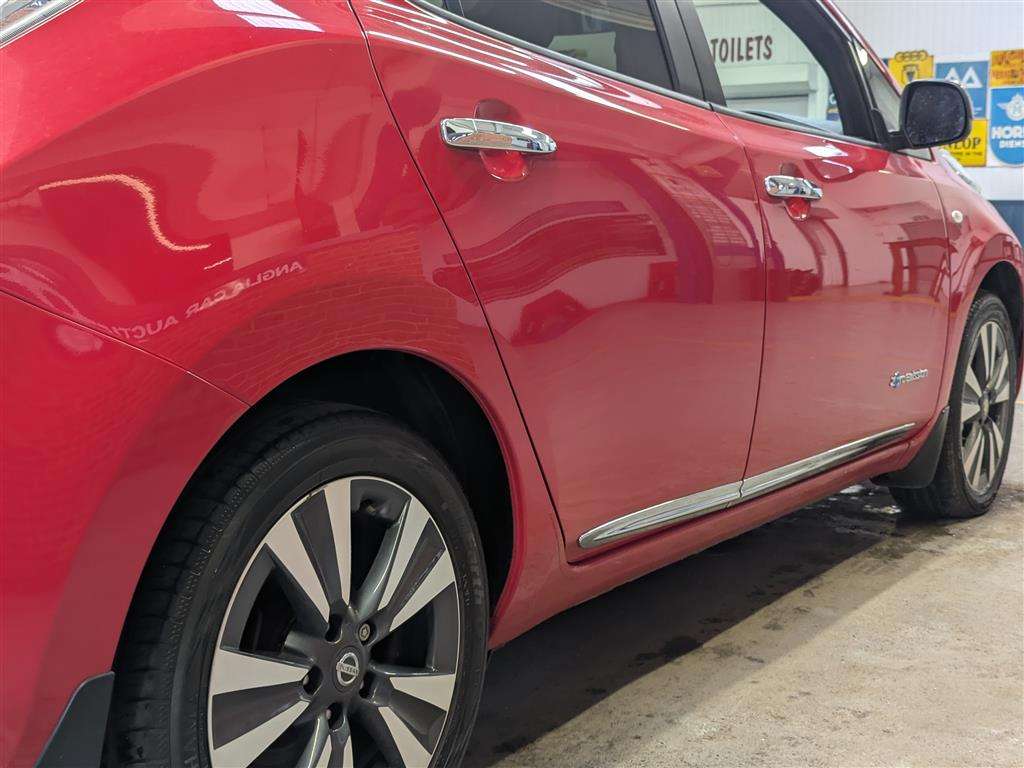 <p>2017 NISSAN LEAF TEKNA 24KWH</p>