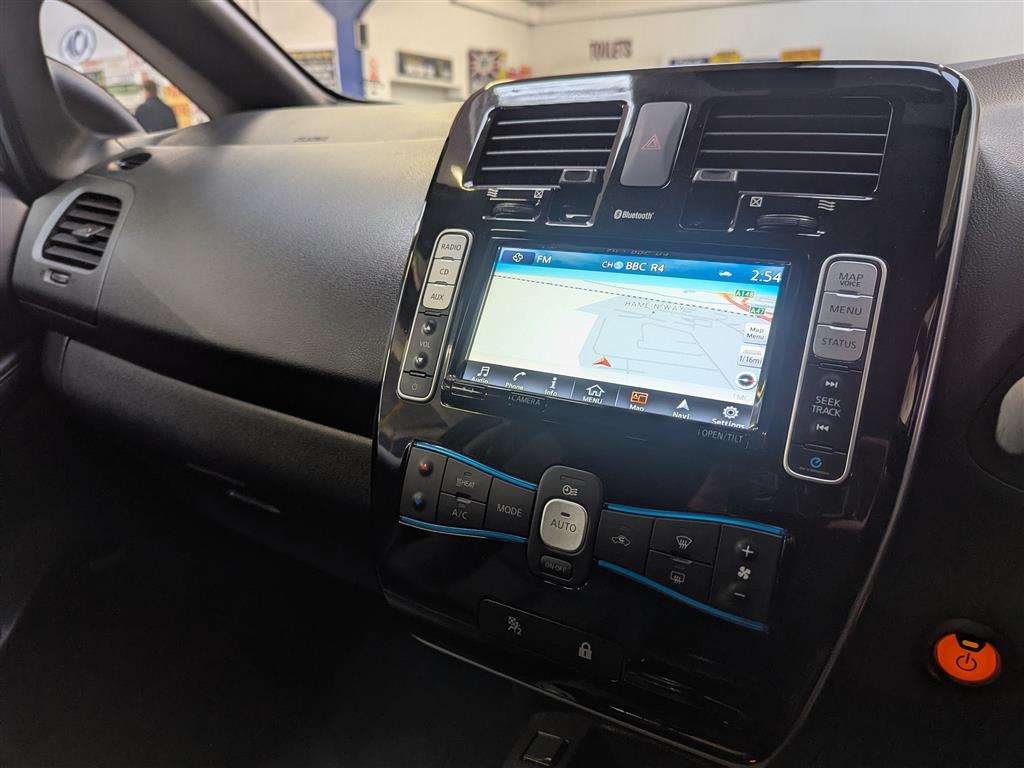 <p>2017 NISSAN LEAF TEKNA 24KWH</p>