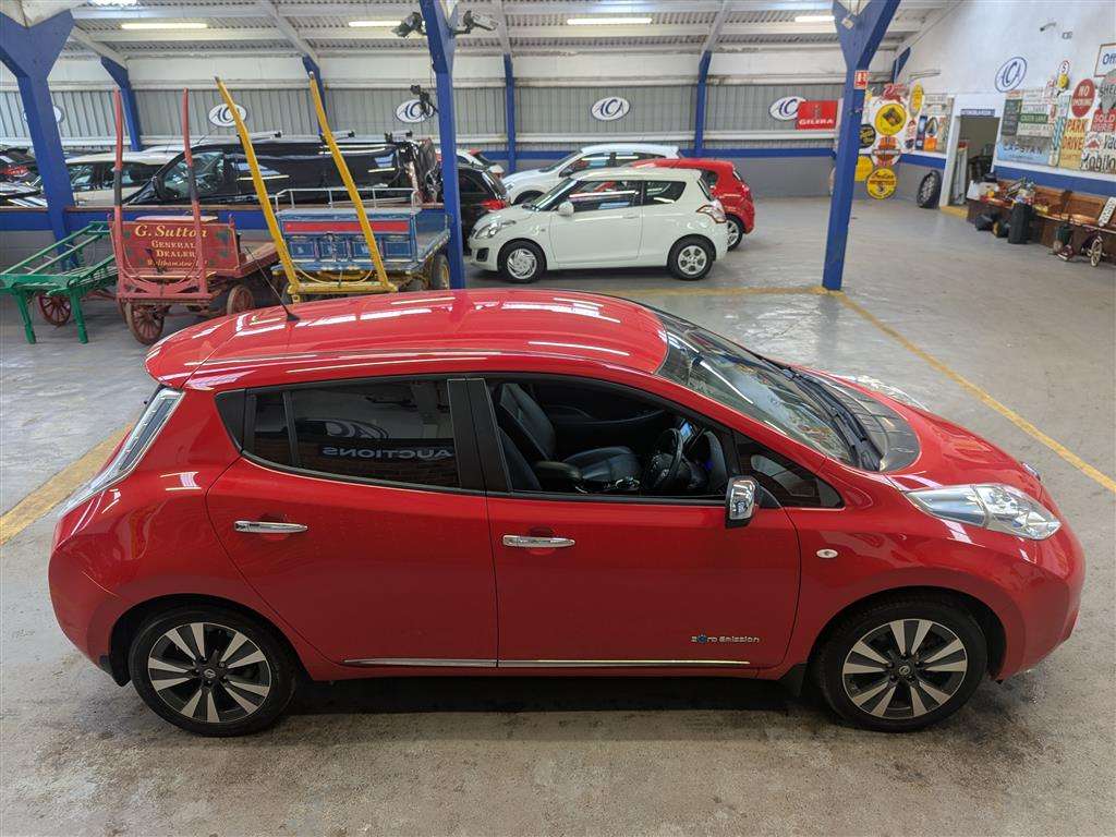 <p>2017 NISSAN LEAF TEKNA 24KWH</p>