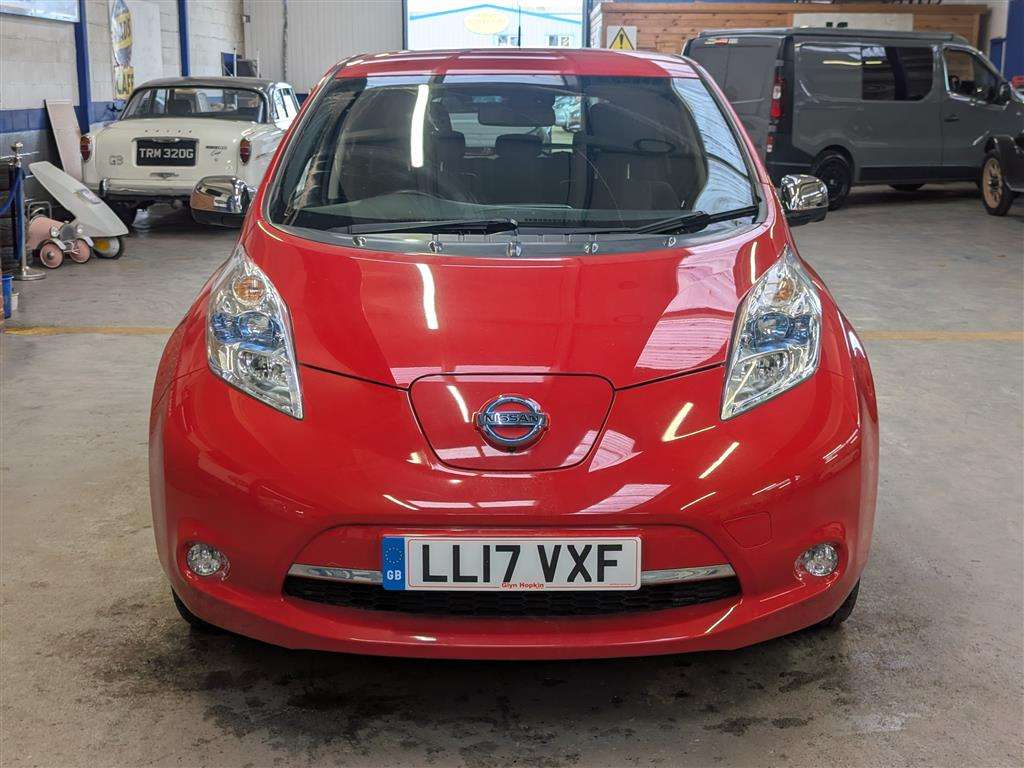 <p>2017 NISSAN LEAF TEKNA 24KWH</p>