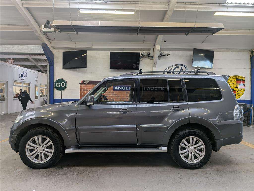 <p>2014 MITSUBISHI SHOGUN SG3 DI-D LWB AUTO</p>