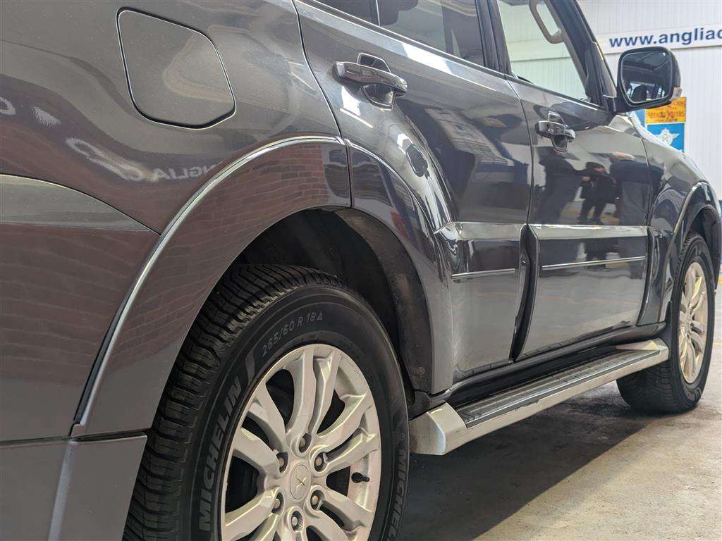 <p>2014 MITSUBISHI SHOGUN SG3 DI-D LWB AUTO</p>