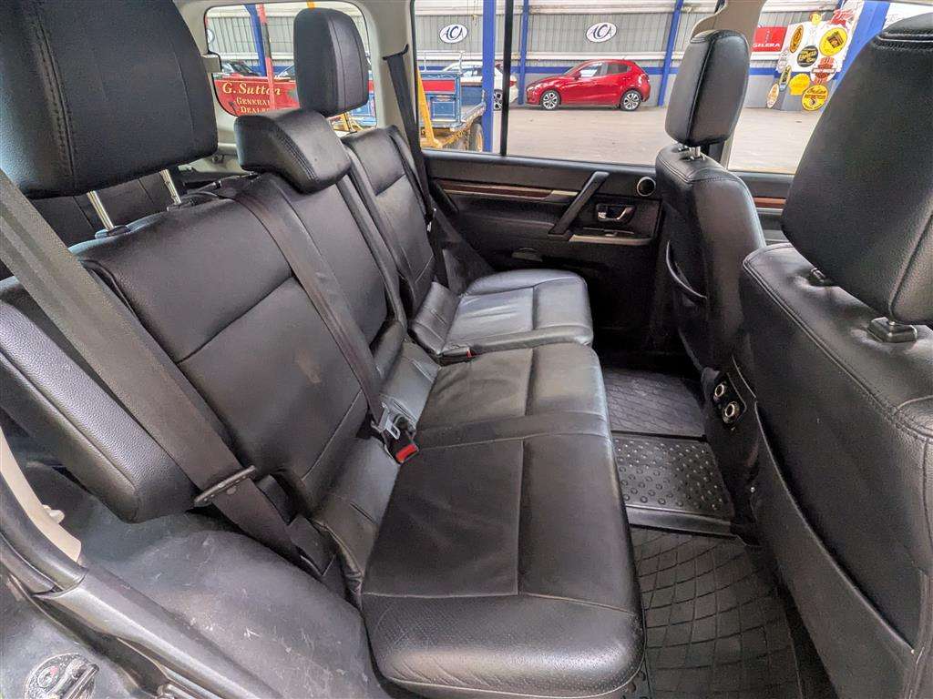 <p>2014 MITSUBISHI SHOGUN SG3 DI-D LWB AUTO</p>