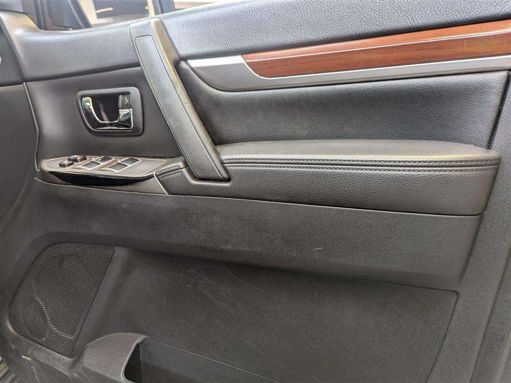 <p>2014 MITSUBISHI SHOGUN SG3 DI-D LWB AUTO</p>