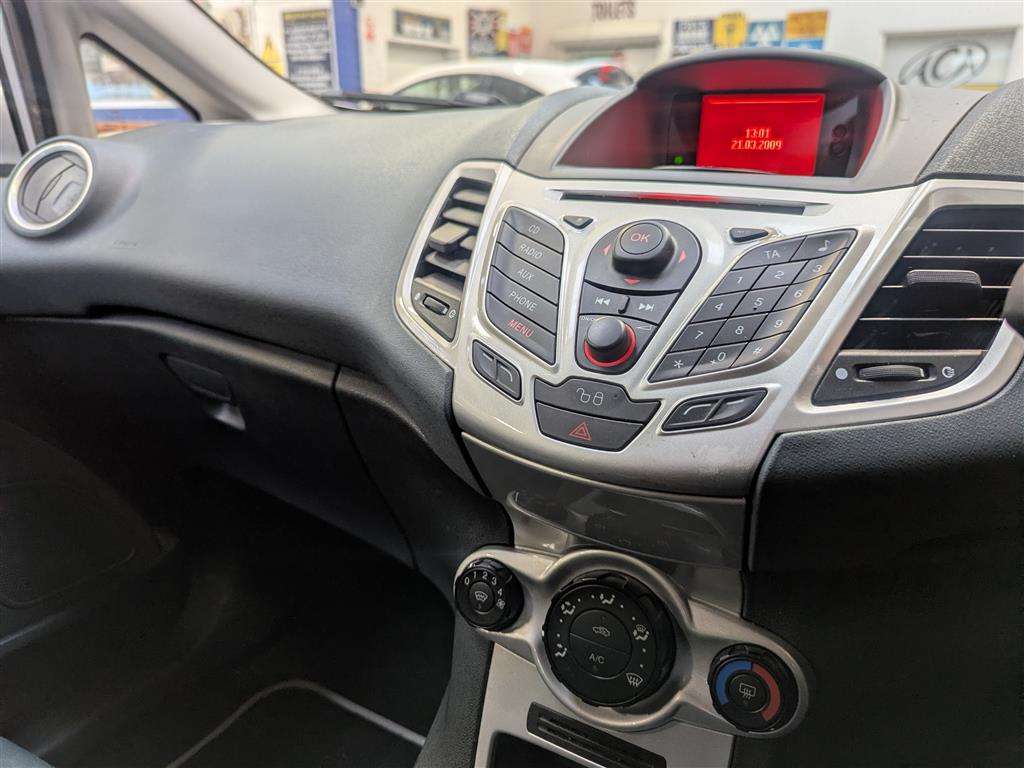 <p>2009 FORD FIESTA ZETEC 82</p>