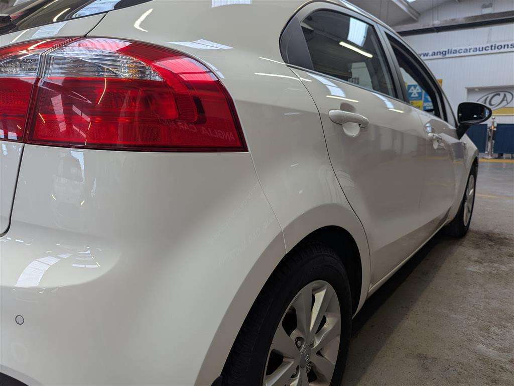 <p>2014 KIA RIO VR7</p>